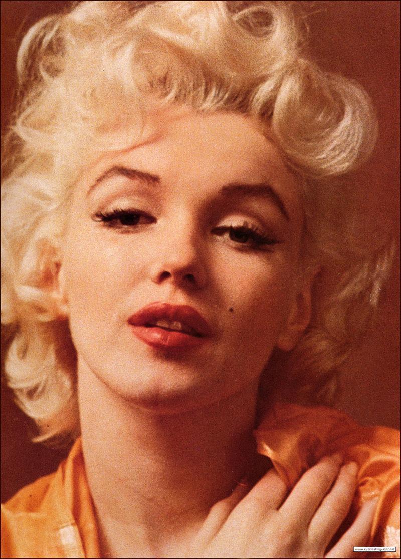Marilyn-Monroe-marilyn-monroe-12892772-800-1116
